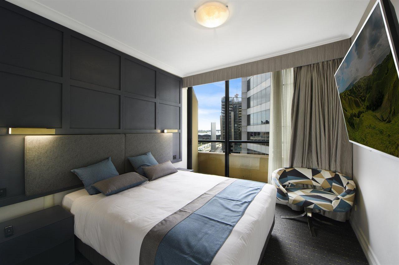 Seasons Harbour Plaza 4*