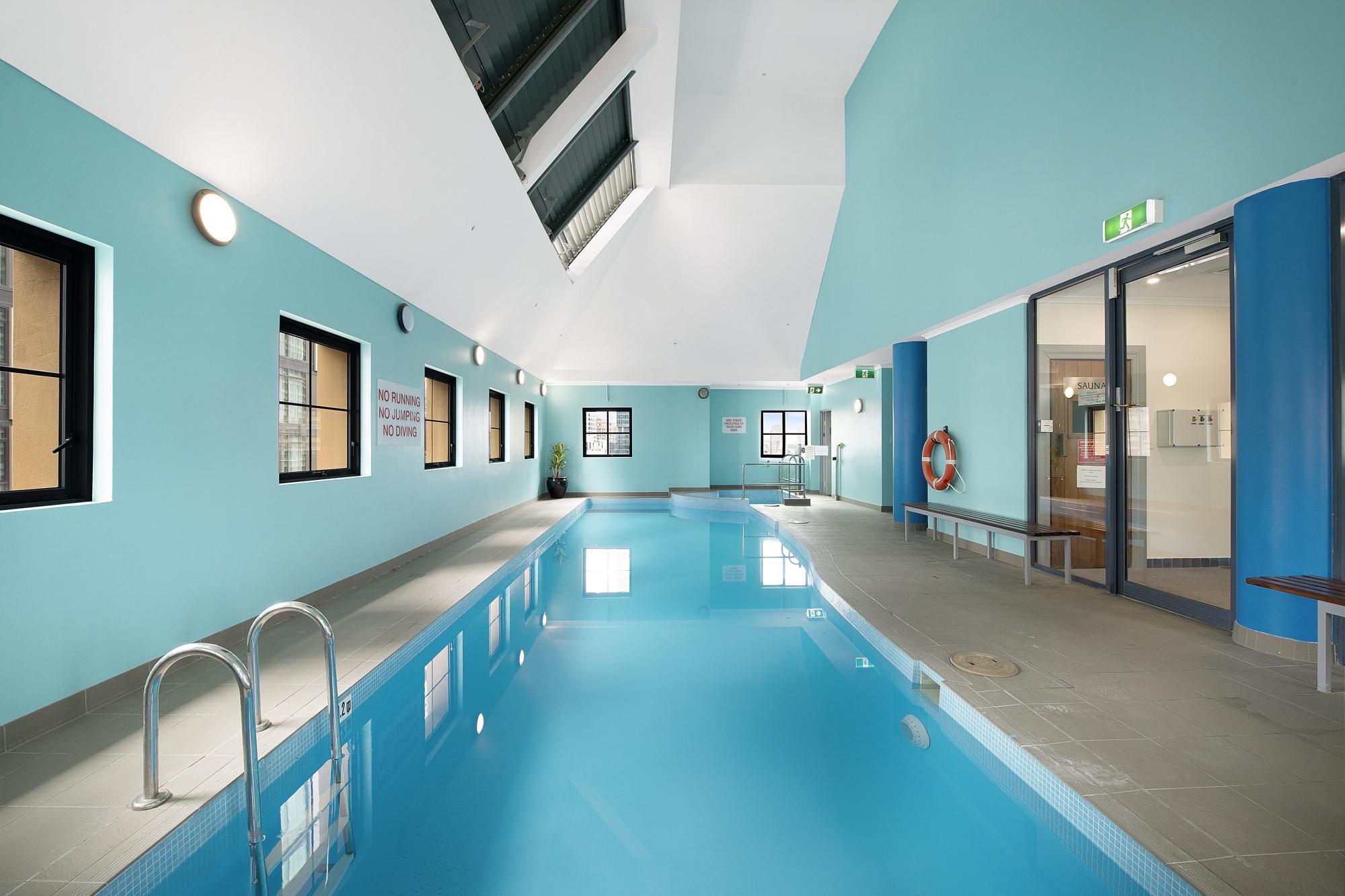 Seasons Harbour Plaza 4*