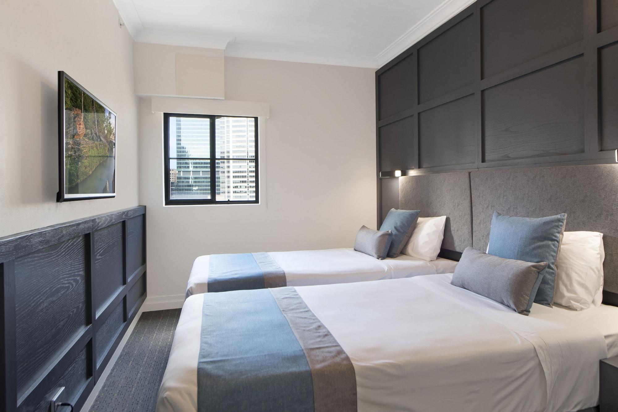 Seasons Harbour Plaza 4*